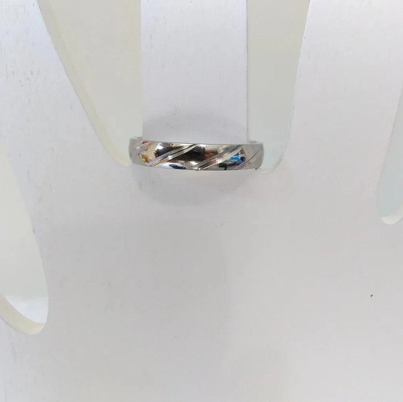NIB Size 9.5 Minimalist Silver-Tone Stainless Steel Ring - Picture 5 of 6